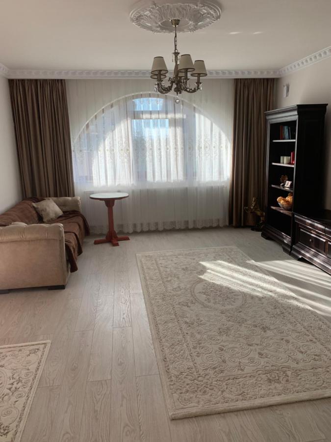 Vila Pati Ploiesti Luaran gambar