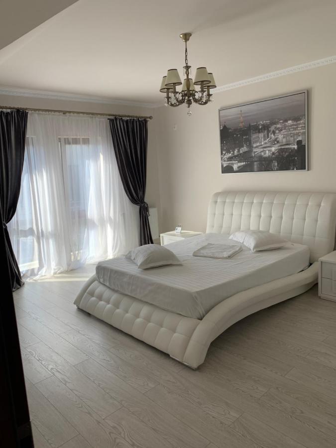 Vila Pati Ploiesti Luaran gambar