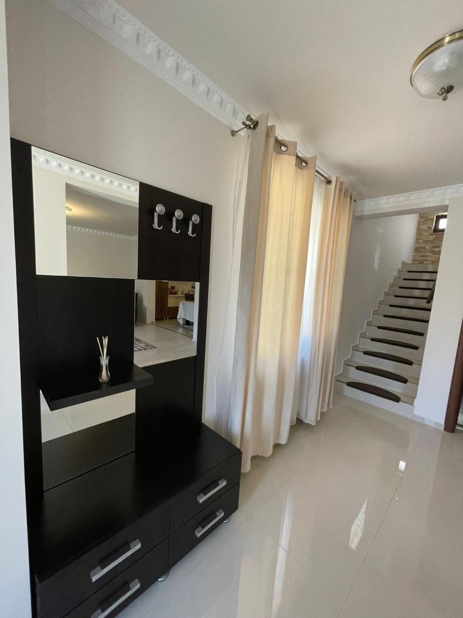 Vila Pati Ploiesti Luaran gambar