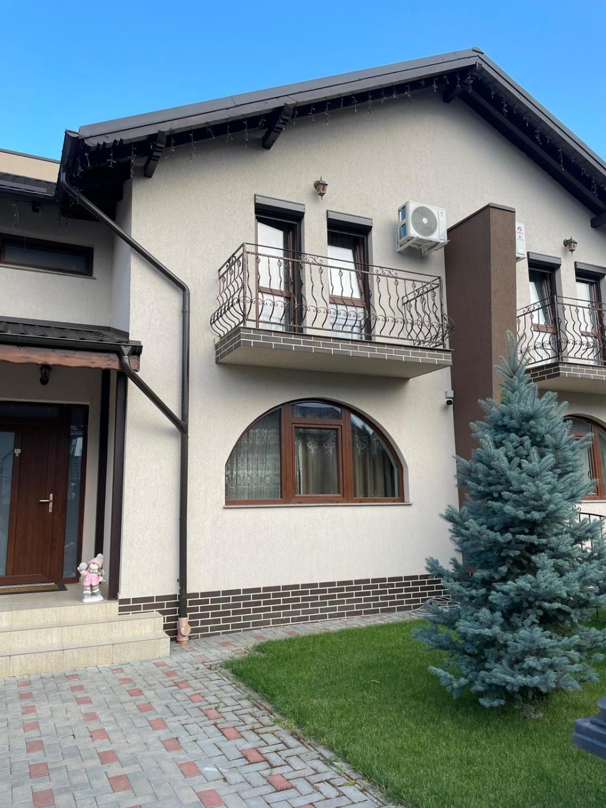 Vila Pati Ploiesti Luaran gambar
